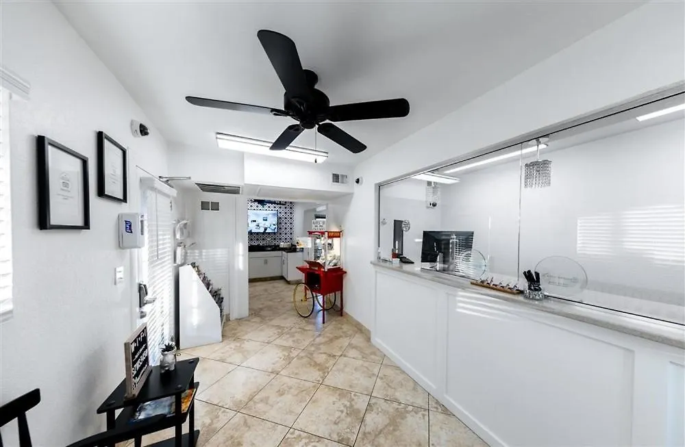 208 Fully Furnished 1Br Suite-Prime Location 斯科茨